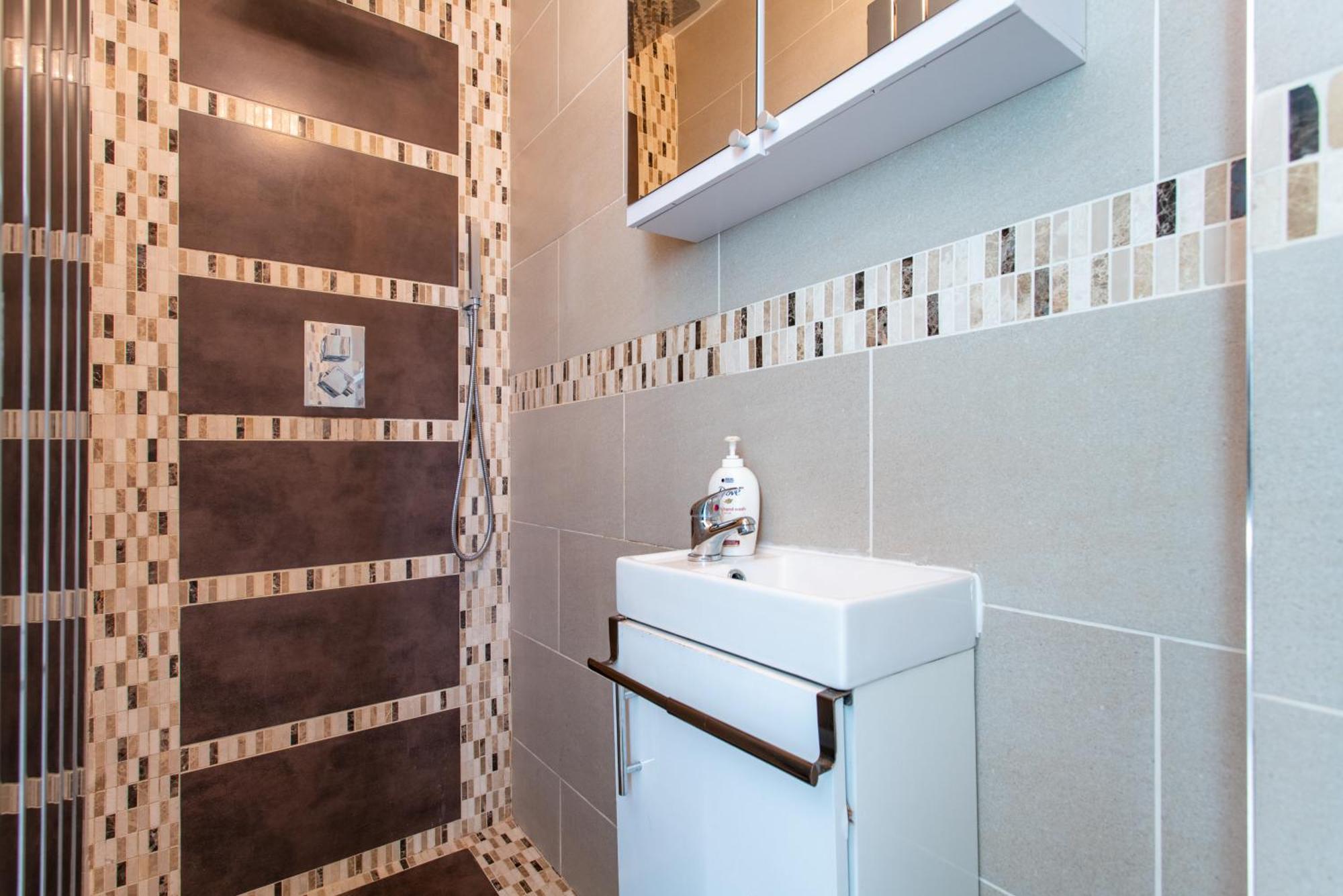 Modern 2bed Pad W/ Hot Tub Barking (Greater London)