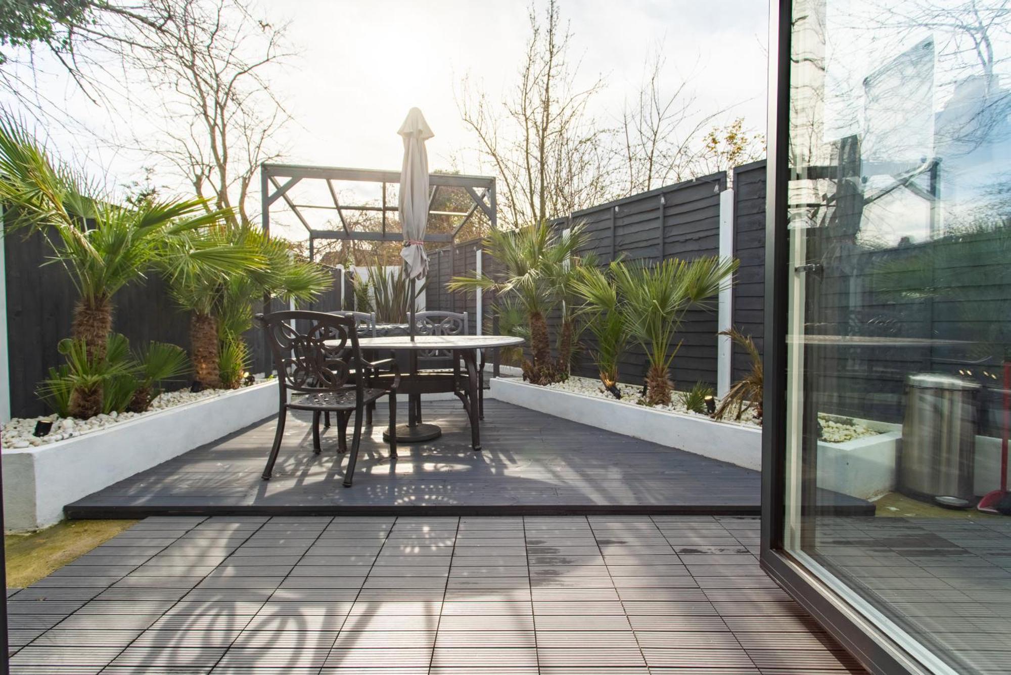 Modern 2bed Pad W/ Hot Tub Barking (Greater London)
