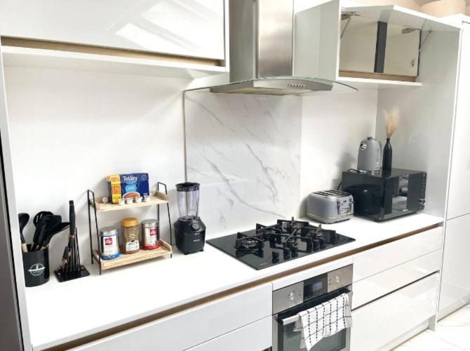 Modern 2bed Pad W/ Hot Tub Barking (Greater London)