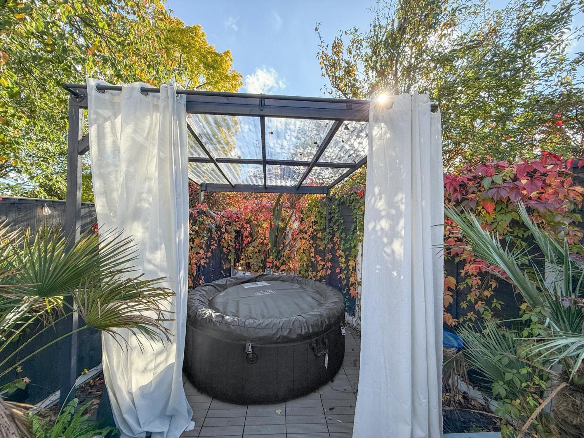 Modern 2bed Pad W/ Hot Tub Holiday home Barking (Greater London)